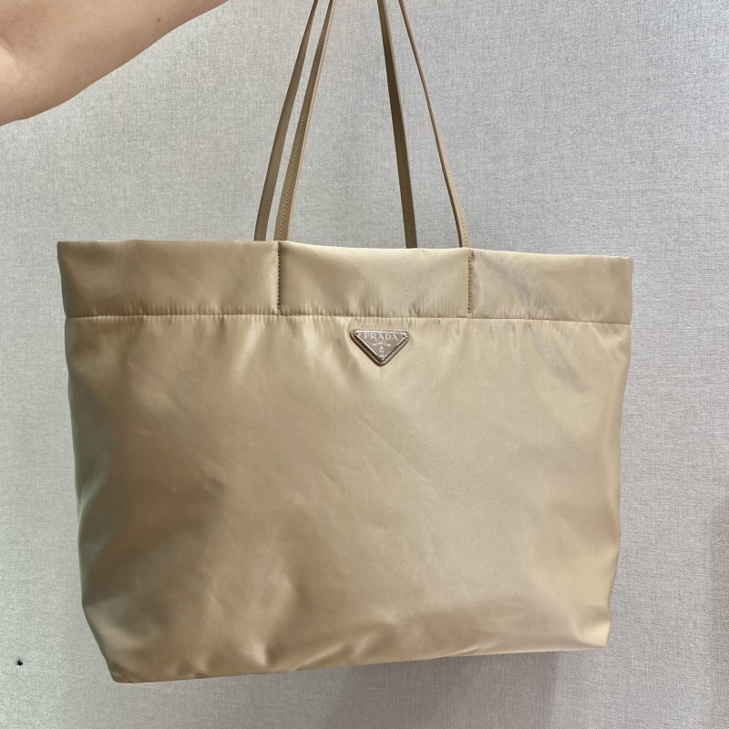Pra*a tote bags